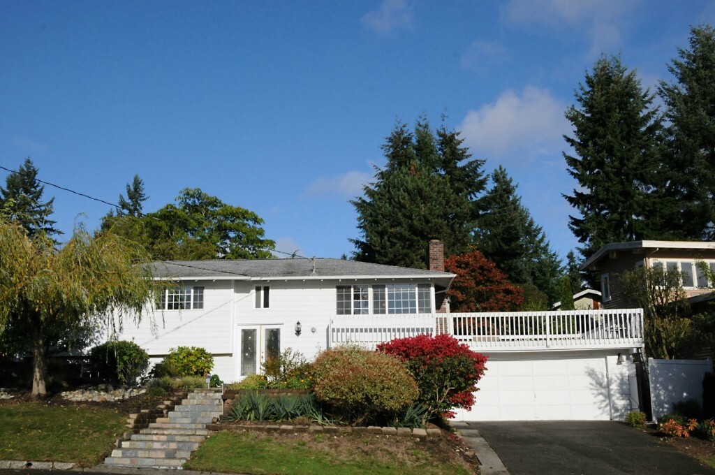Property Photo: 16858 NE 6th St WA 98008