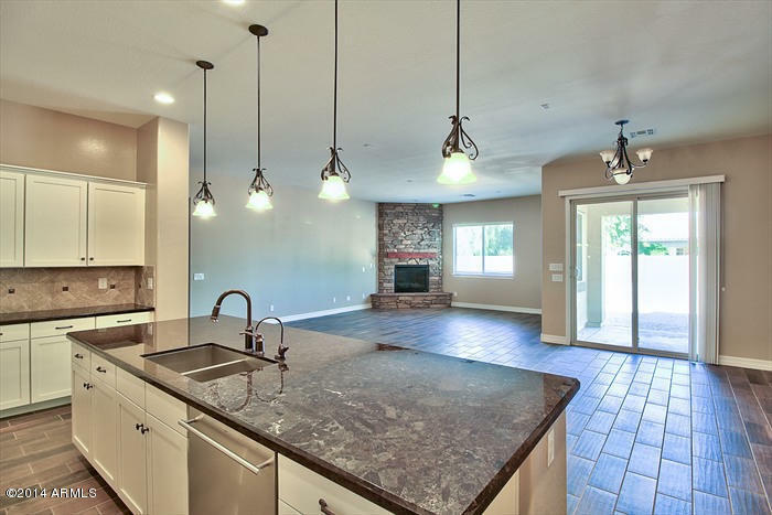 Property Photo: 2944 E Oriole Drive AZ 85297