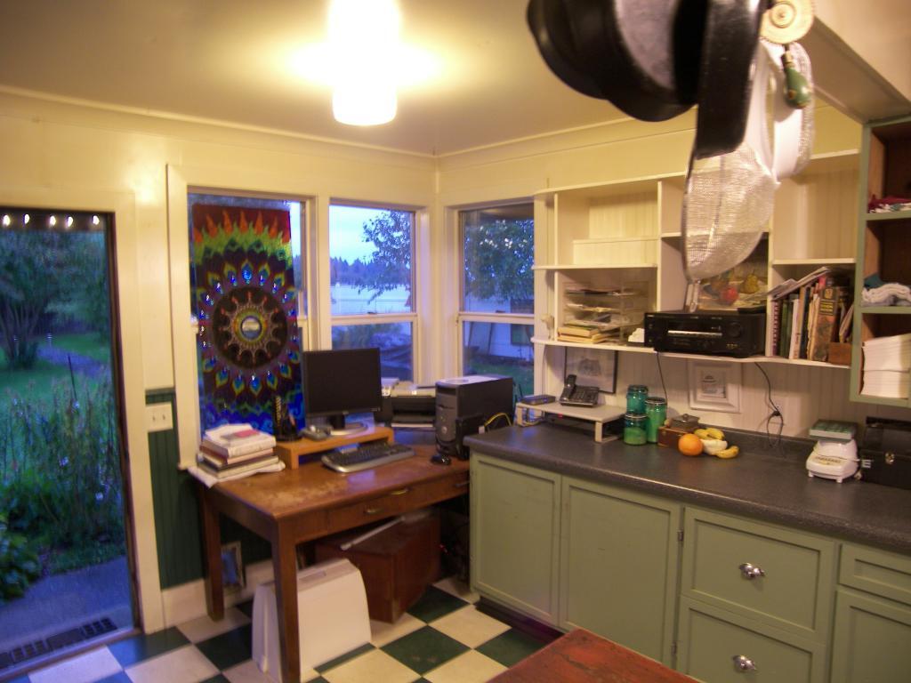 Property Photo:  6803 65th Ave SE  WA 98290 