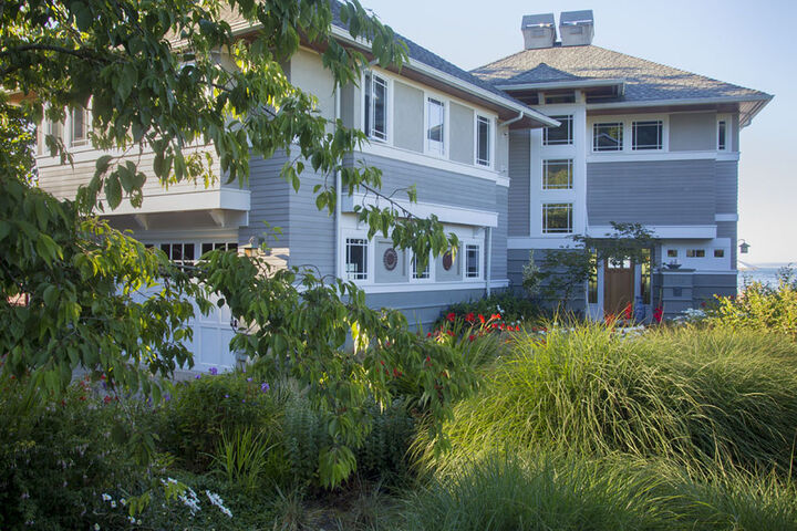 Property Photo: 7776 NE Yeomalt Point Dr WA 98110