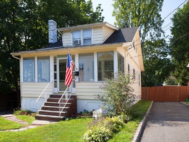 Property Photo:  5 Kenwood Ave  NJ 07044 