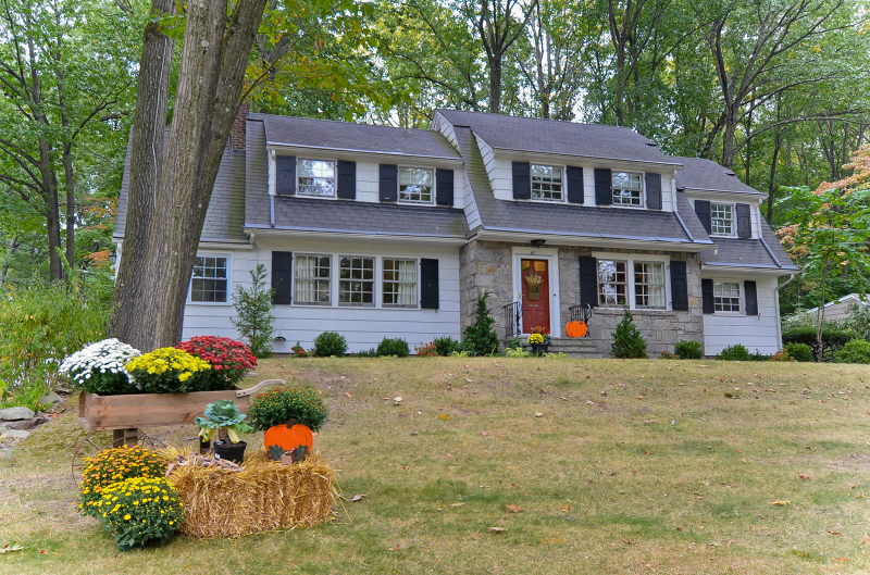 Property Photo:  267 Gateway Rd  NJ 07450 