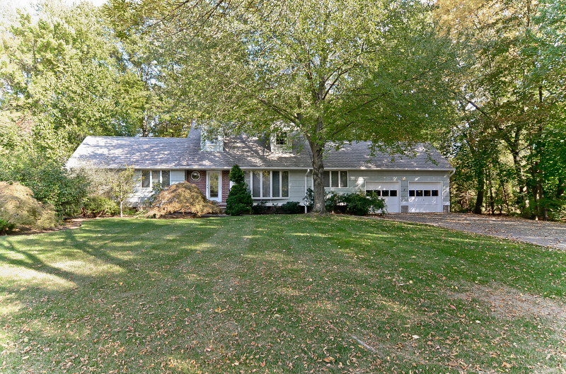 Property Photo:  35 Palm Ct  NJ 07652 