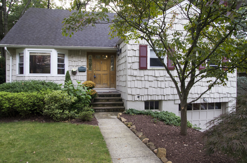 Property Photo:  42 Acorn Dr  NJ 07901 