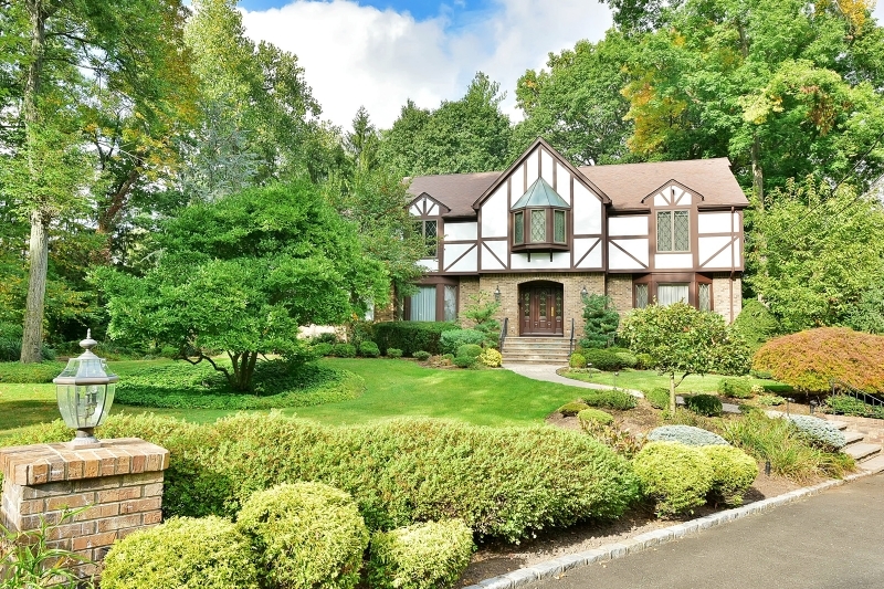 Property Photo: 776 Woodfield Ct NJ 07450