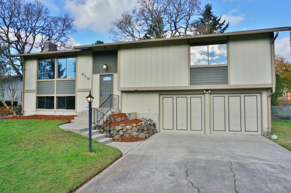 Property Photo: 815 133rd St E WA 98445