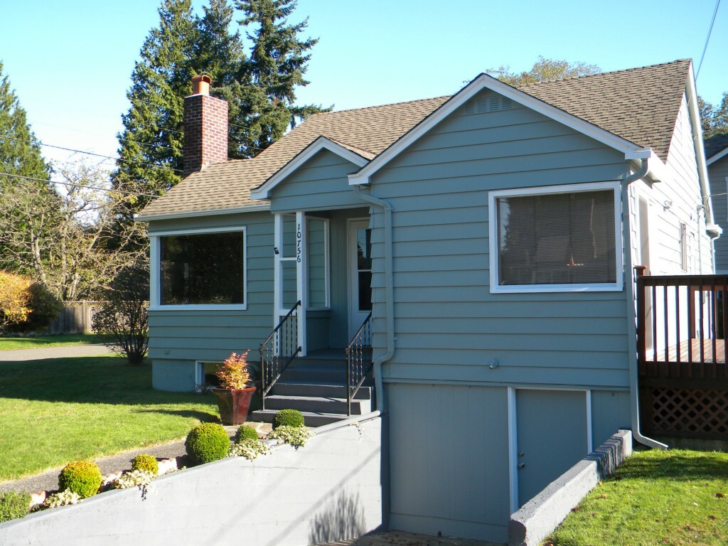 Property Photo:  10756 Dayton Ave N  WA 98133 