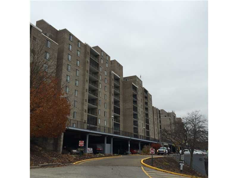 Property Photo: 2160 Greentree Road 203W PA 15220