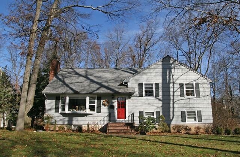 Property Photo:  20 Byron Pl  NJ 07039 