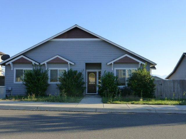 Property Photo: 590 Barton Road OR 97524