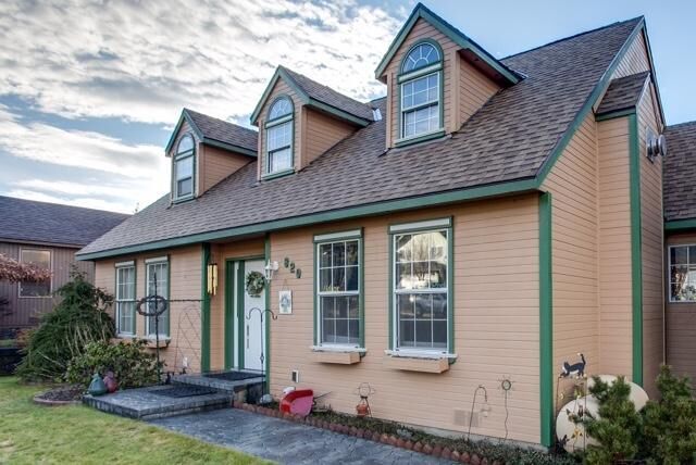 Property Photo:  820 NE 12th St  WA 98802 
