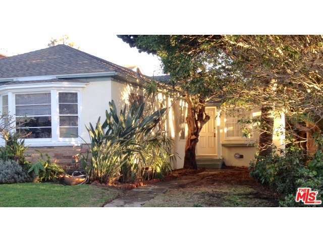 Property Photo:  834 Pearl St  CA 90405 