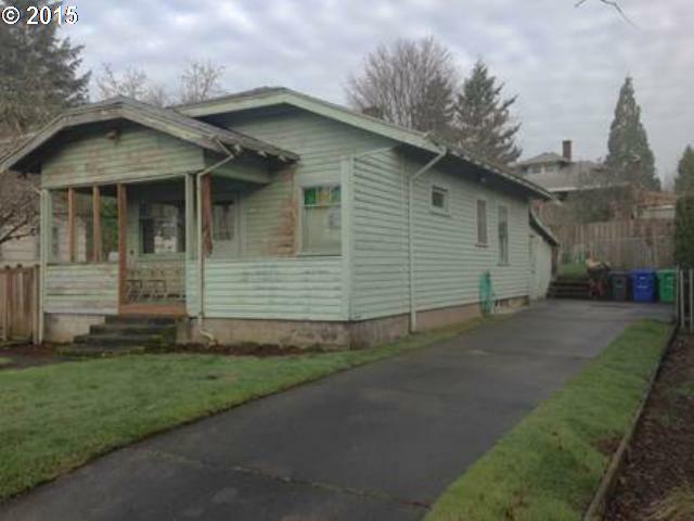 Property Photo: 3935 SE Mall St OR 97202