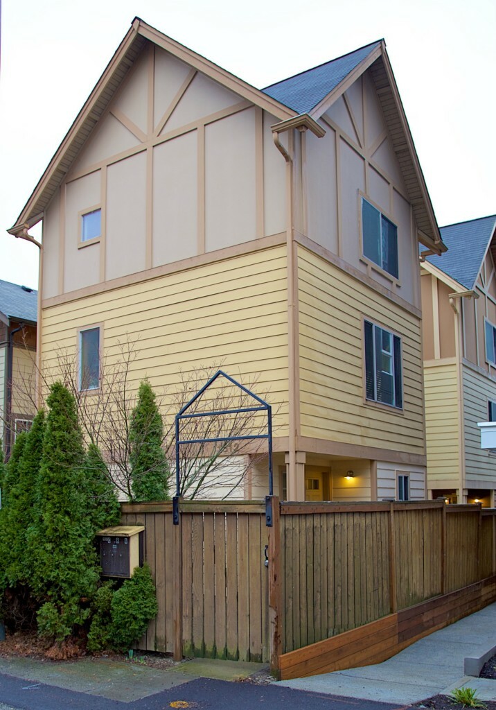 Property Photo:  1812 23rd Ave C  WA 98122 