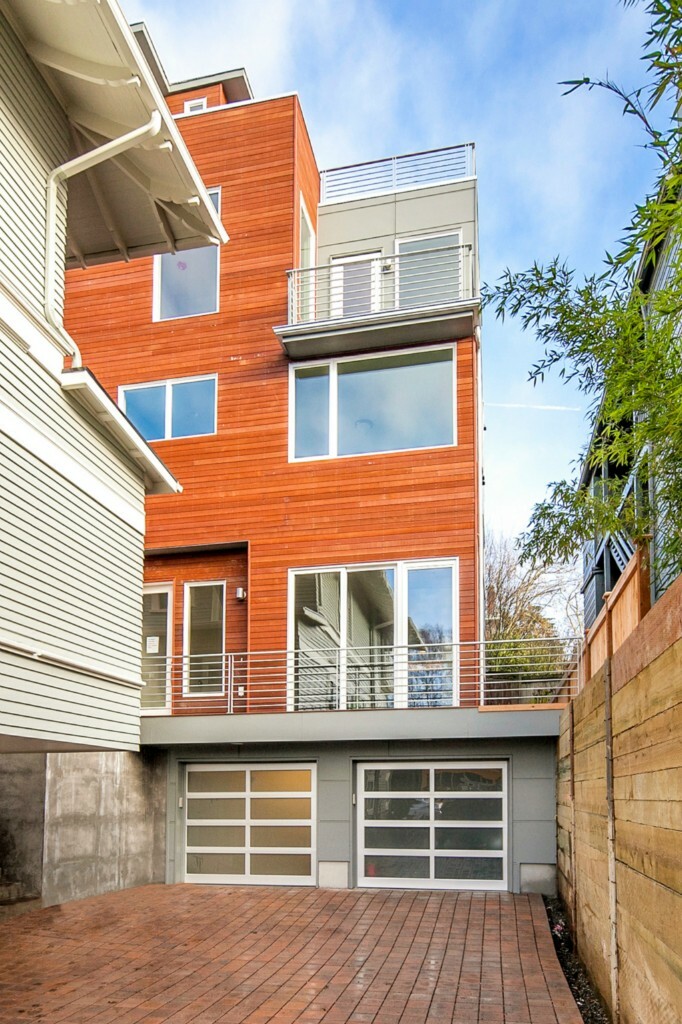 Property Photo: 1106 10th Ave E WA 98102