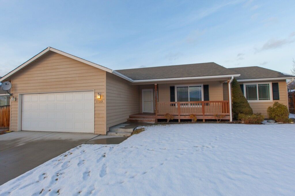 Property Photo:  1723 Bluegrass Ave  WA 98802 