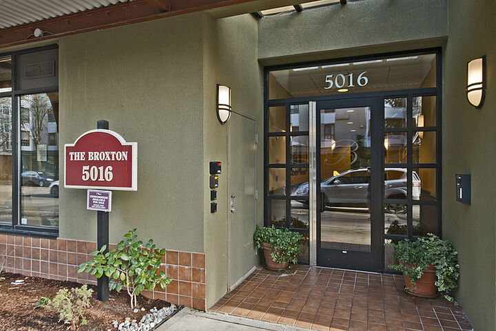 Property Photo:  5016 California Ave SW 603  WA 98116 