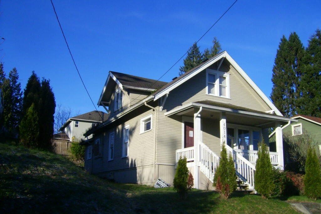 Property Photo:  4014 High St SE  WA 98201 