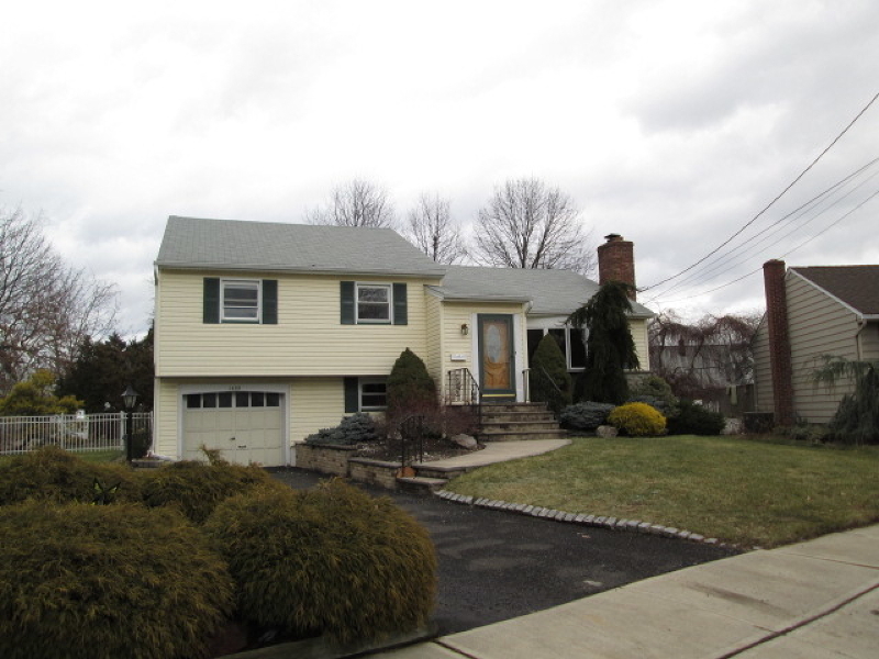 Property Photo:  1459 Carlsen Dr  NJ 07083 