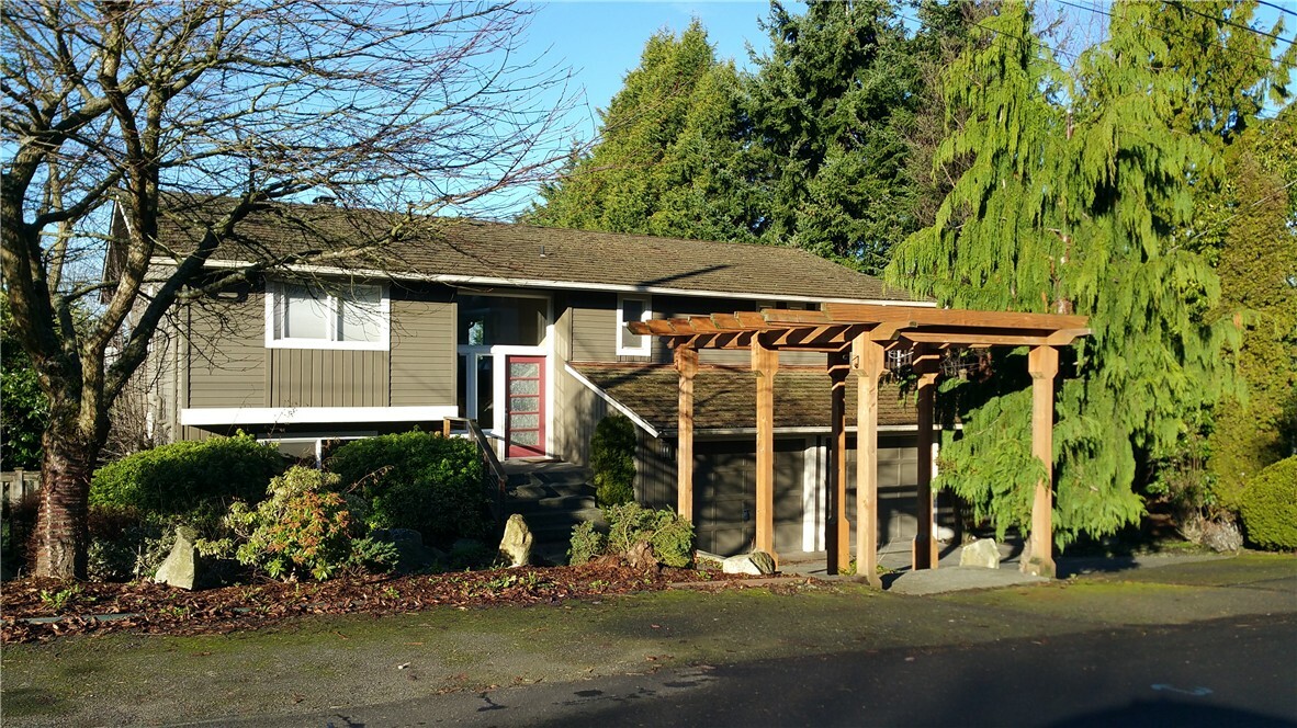 Property Photo:  1601 1st St  WA 98033 