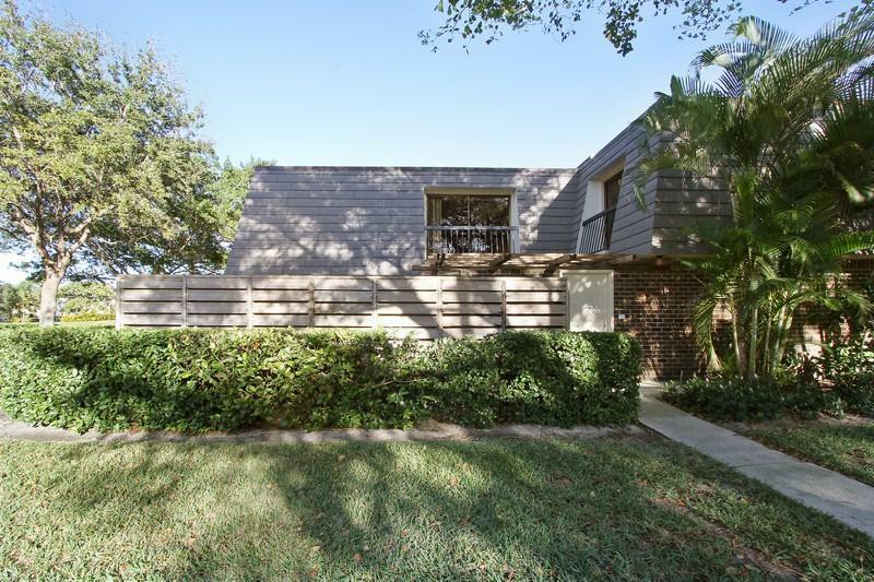 Property Photo:  414 4th Terrace  FL 33418 