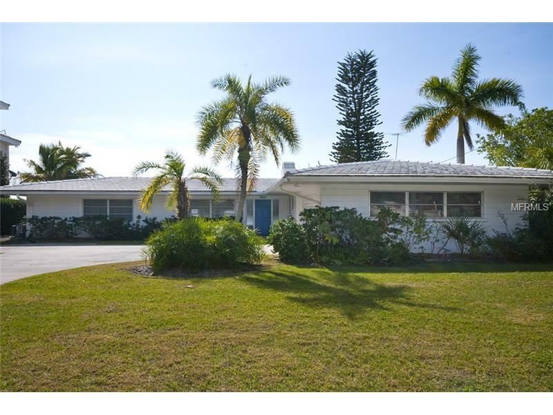 Property Photo:  830 Siesta  Dr  FL 34242 