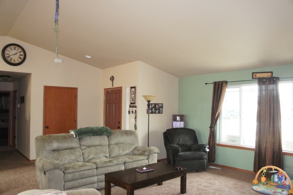 Property Photo:  2570 Noble Lp  WA 98802 