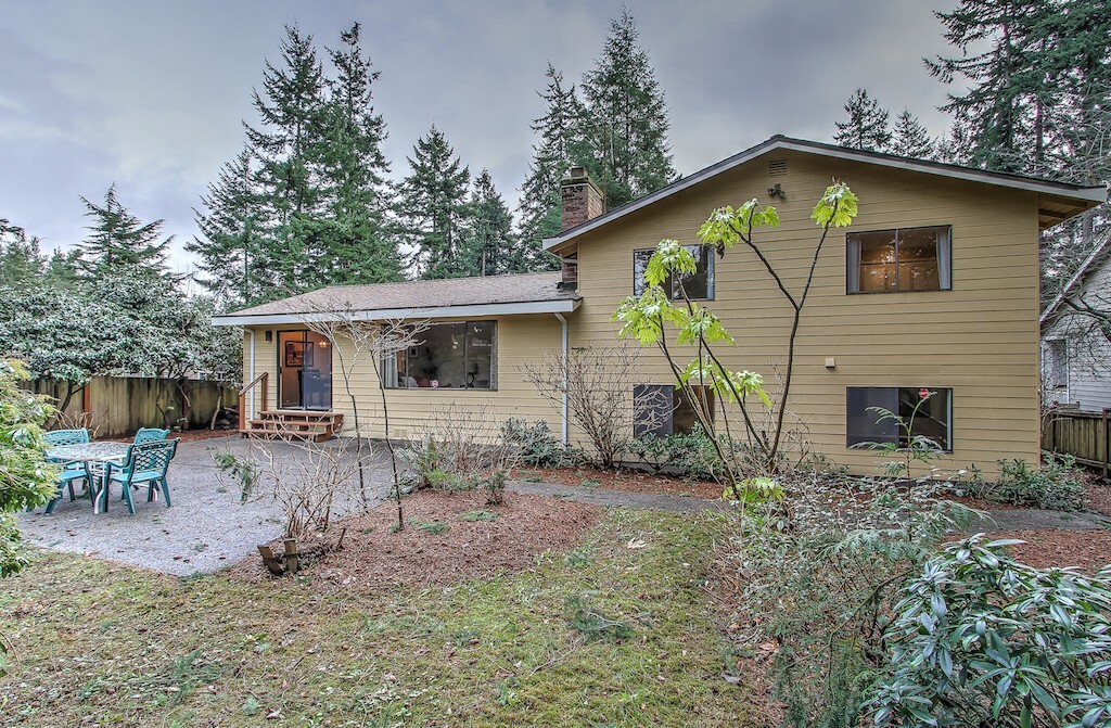 Property Photo:  420 N 156th Ct  WA 98133 