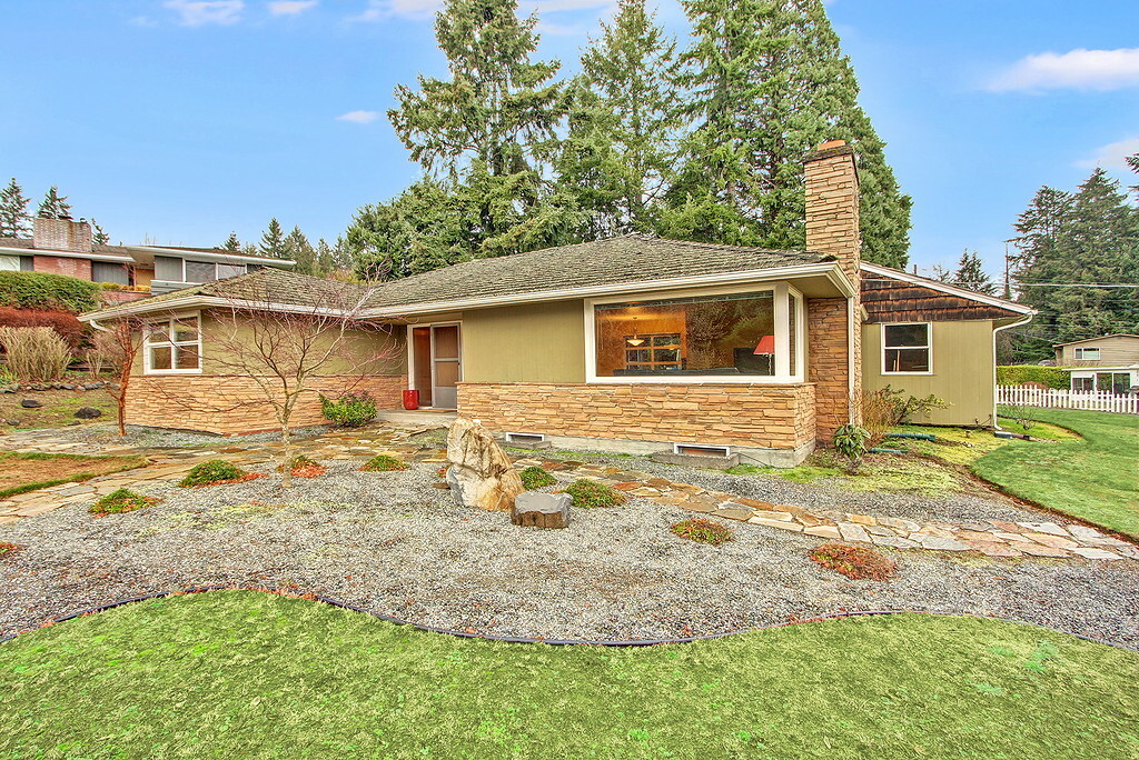 Property Photo:  1202 SW 170th St  WA 98166 