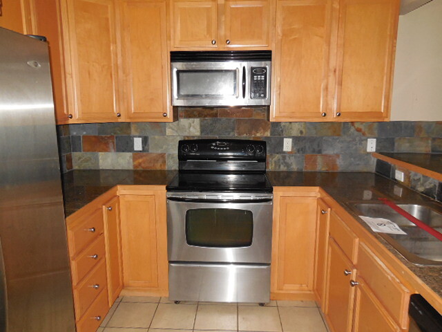 Property Photo:  7220 Rainier Dr 101  WA 98203 