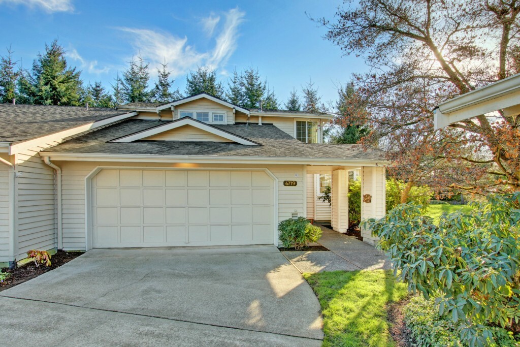 Property Photo:  6719 113th Place SE  WA 98006 