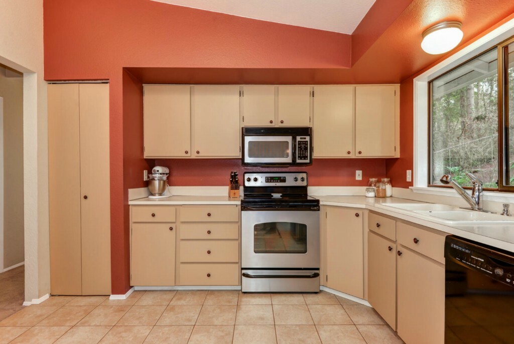 Property Photo: 6600 119th Ave SE WA 98006