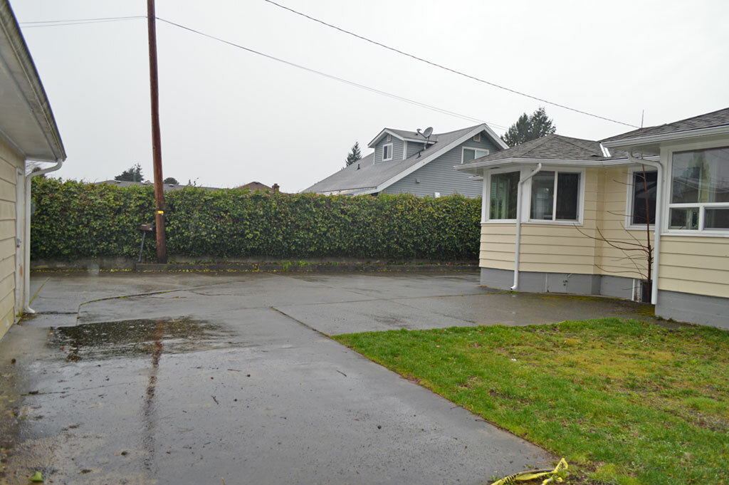 Property Photo:  418 7th Ave NW  WA 98371 