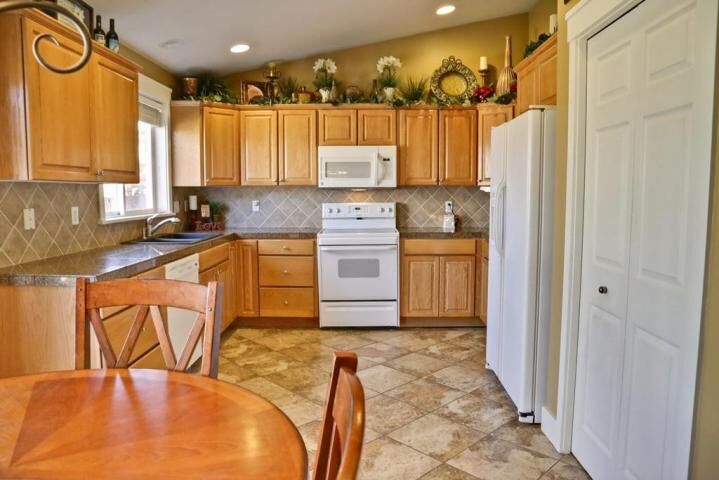Property Photo:  1901 SE 3rd St  WA 98802 