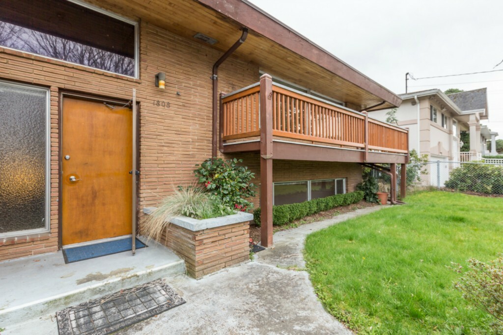 Property Photo:  1808 2nd St  WA 98033 