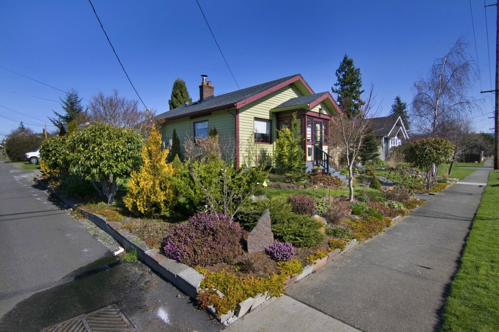 Property Photo:  413 Carolina St  WA 98225 