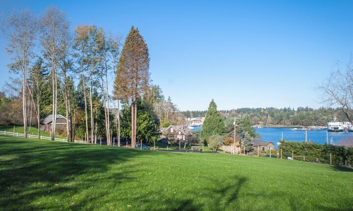 5700 Ward Ave NE  Bainbridge Island WA 98110 photo