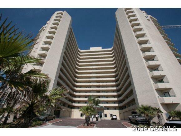 Photo de la propriété:  2055 S Atlantic Avenue  FL 32118 