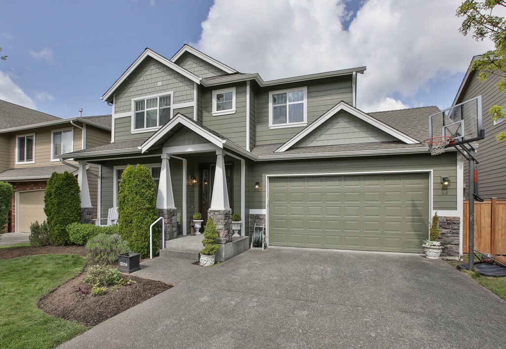 Property Photo:  23014 SE 13th Wy  WA 98075 