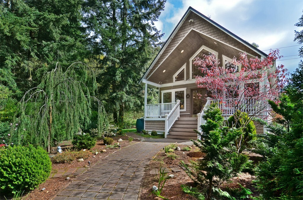 9564 NE Beach Crest Dr  Bainbridge Island WA 98110 photo