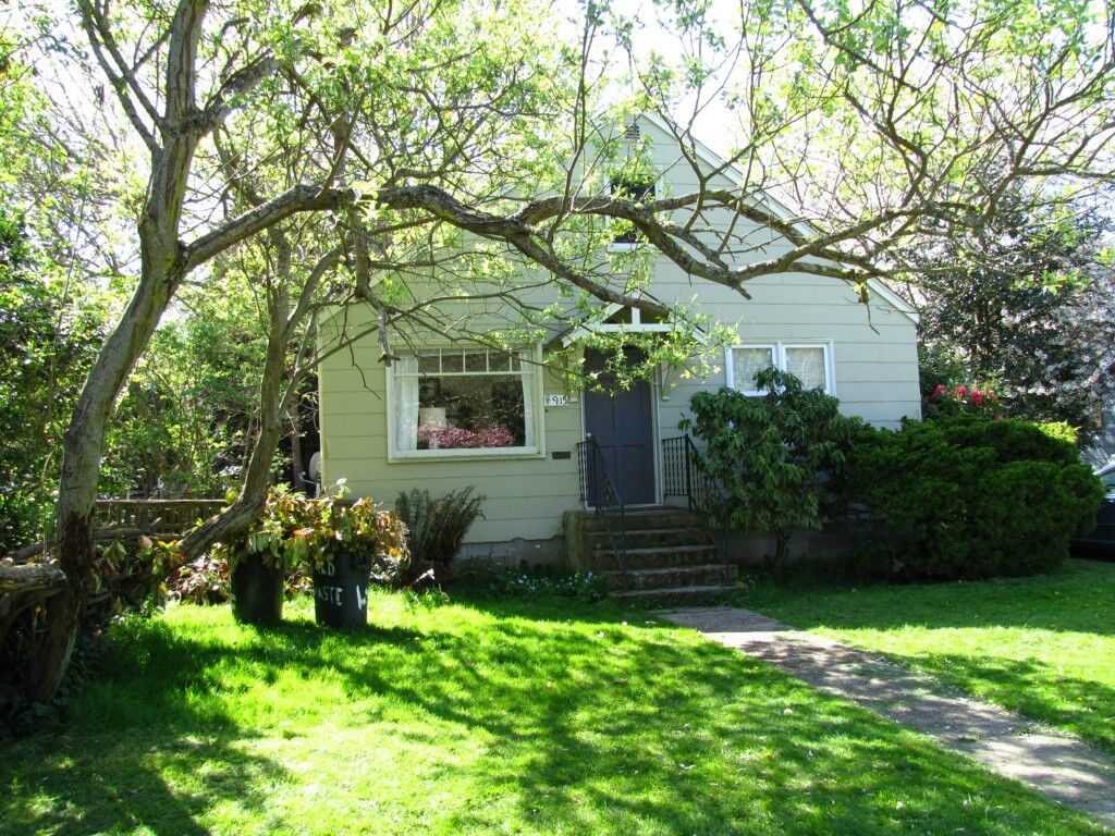 Property Photo: 915 Jackson St WA 98368