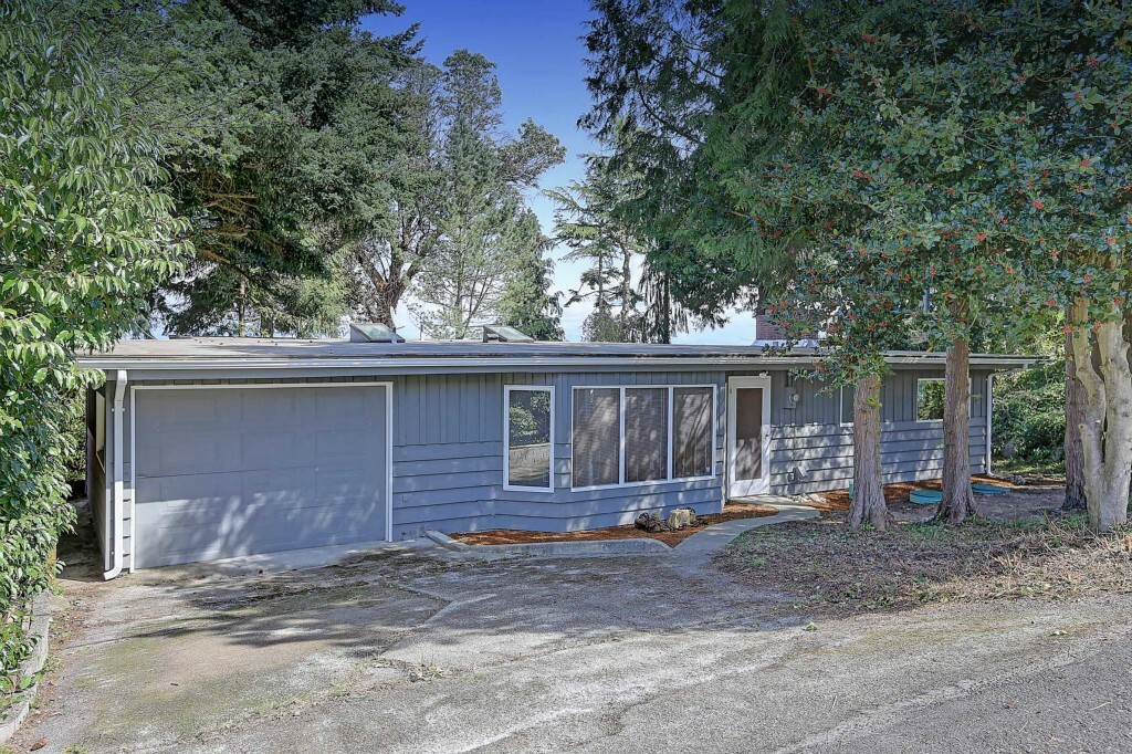 Property Photo:  1267 Country Club Dr  WA 98282 