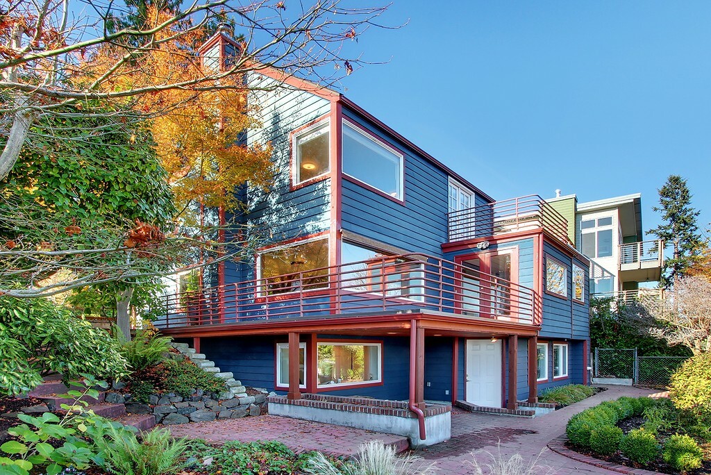Property Photo: 10650 Lakeside Ave NE WA 98125