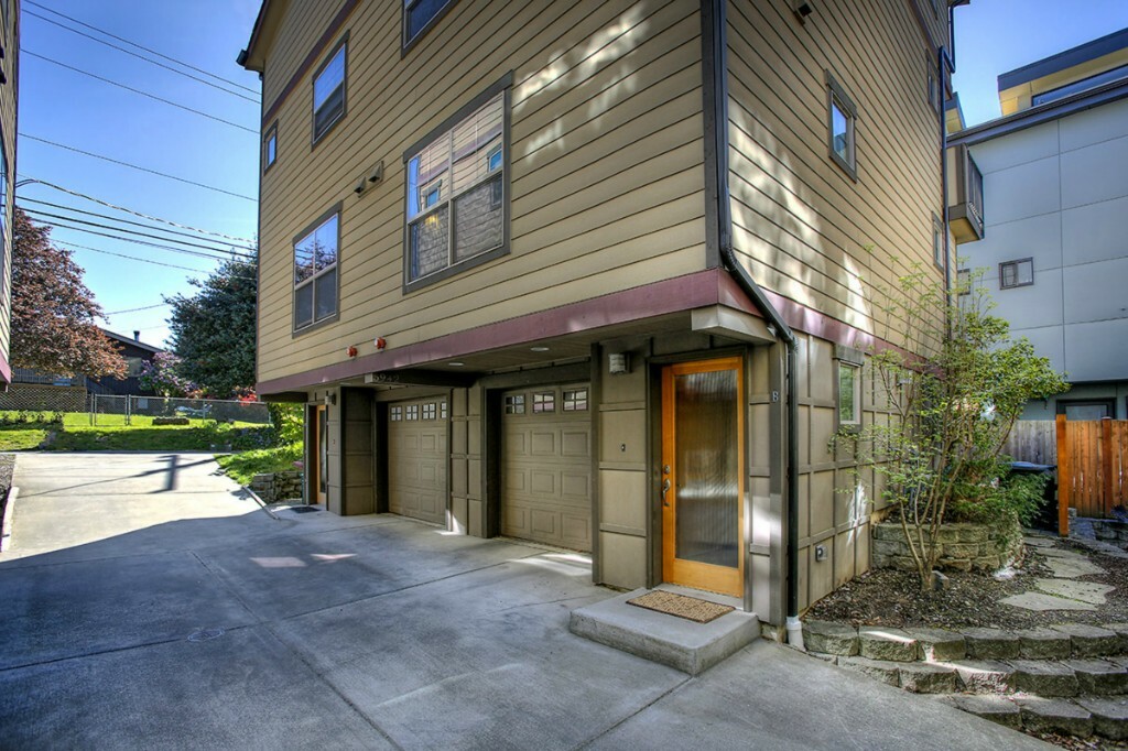 Property Photo:  5942 California Ave SW B  WA 98136 