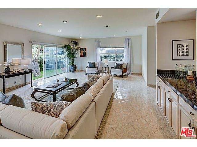 Property Photo: 8728 W West Knoll Dr 101 CA 90069