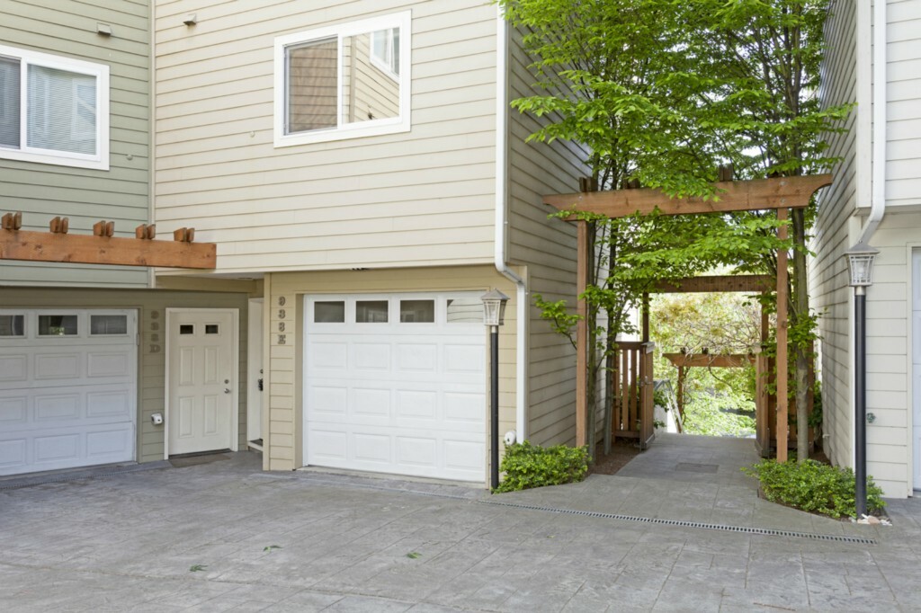 Property Photo:  938 N 35th St E  WA 98103 