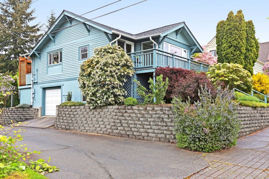 Property Photo:  4608 SW Hill St  WA 98116 