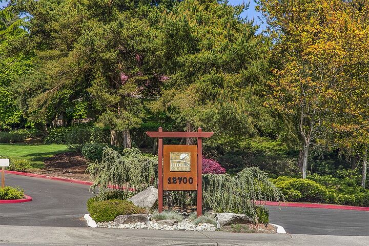 12700 NE 8th St E203  Bellevue WA 98005 photo