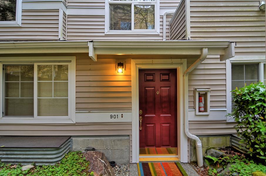 Property Photo:  2090 132nd Ave SE H-901  WA 98005 