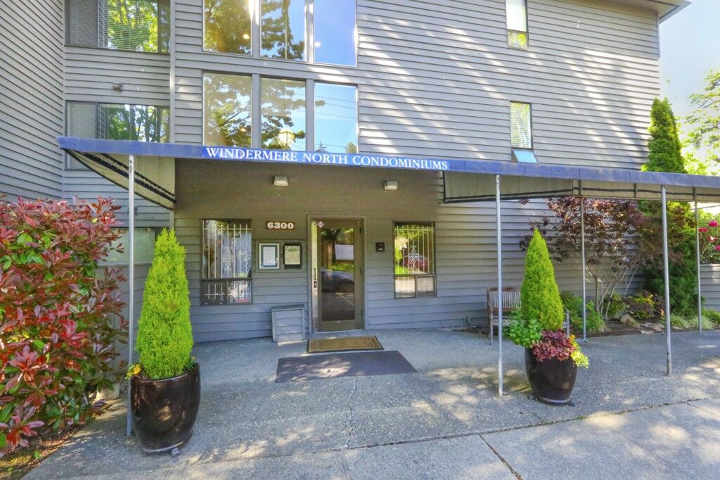 Property Photo:  6300 Sand Point Wy NE 201  WA 98115 